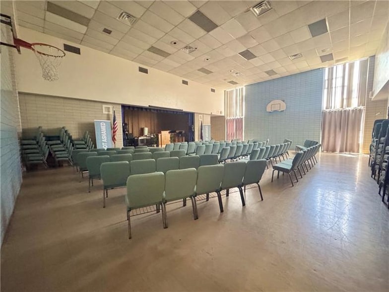 831 Harrison St, New Castle, PA for sale - Interior Photo - Image 3 of 6