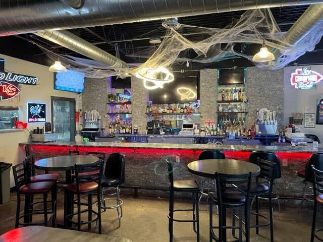 7108 Ditzler Ave, Raytown, MO for lease - Interior Photo - Image 3 of 7