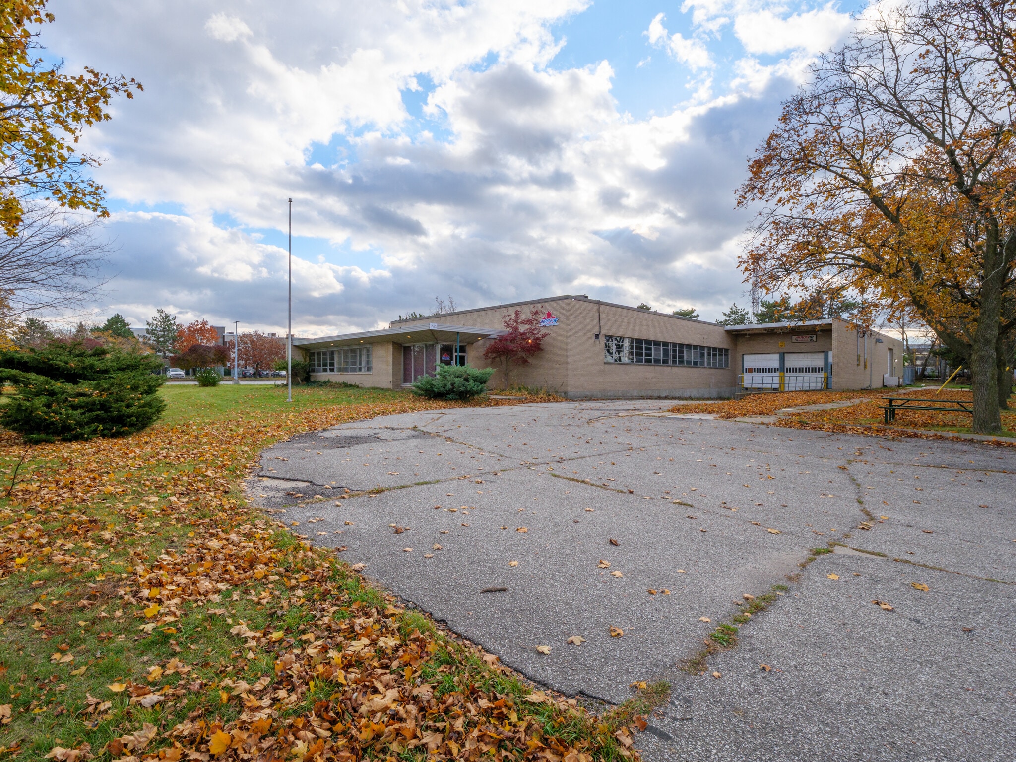 1415 Janette Av, Windsor, ON for sale Primary Photo- Image 1 of 44