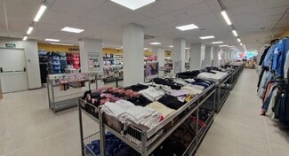 Plus de détails pour Multi-résidentiel à vendre