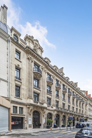11 Rue Royale, Paris for lease - Building Photo - Image 2 of 8