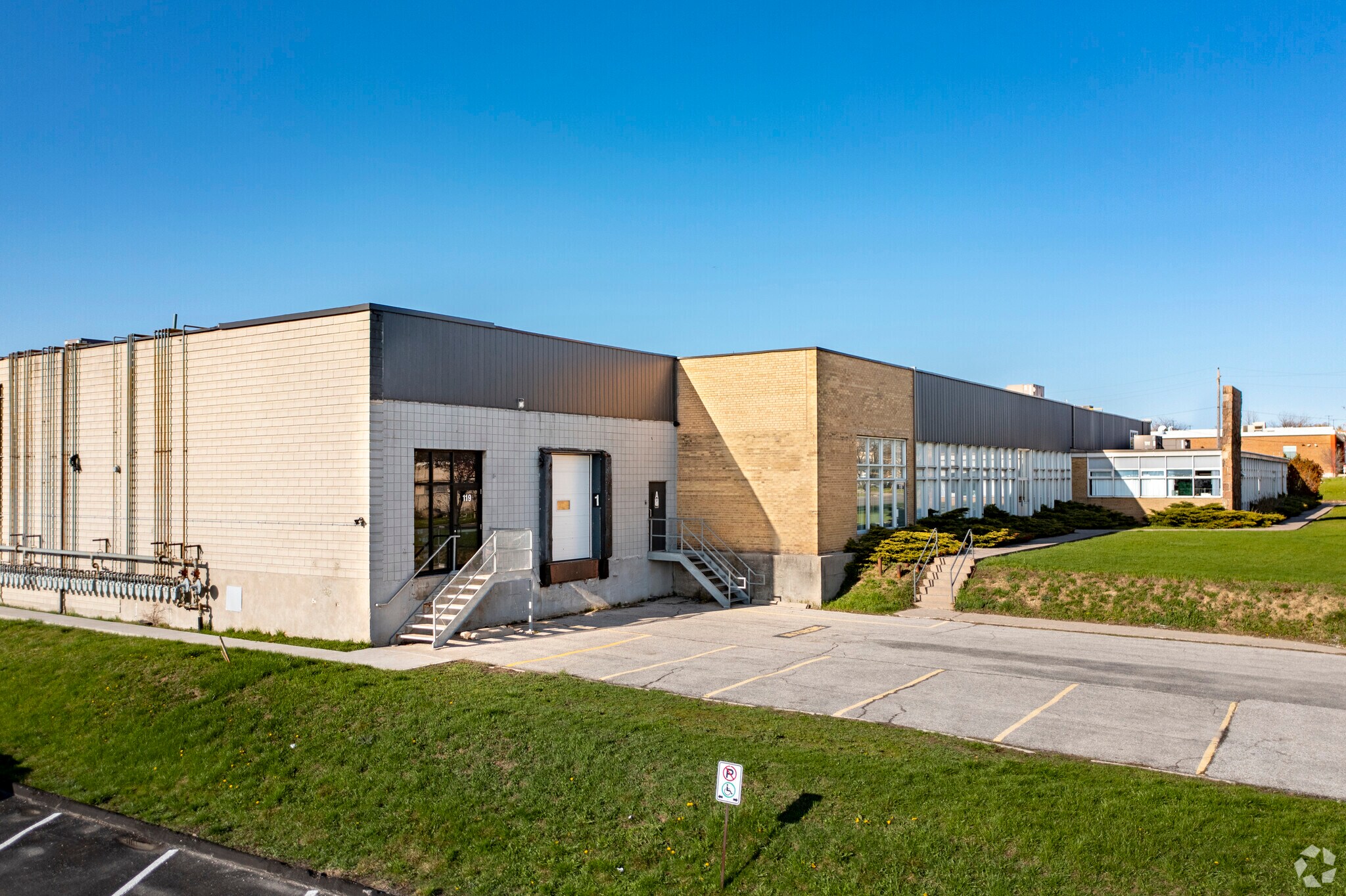 100 Sunrise Av, Toronto, ON à vendre Photo principale- Image 1 de 1