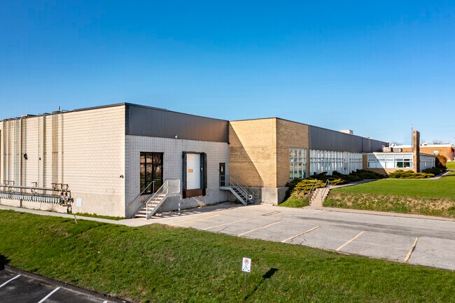 Plus de détails pour 100 Sunrise Av, Toronto, ON - Local d'activités, Industriel à louer