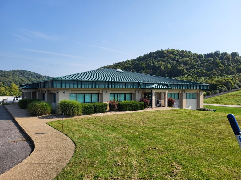 1000 Green River Dr, Fairmont, WV for lease - Building Photo - Image 1 of 9