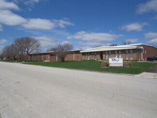 Plus de détails pour 740 Church Rd, Elgin, IL - Industriel à louer