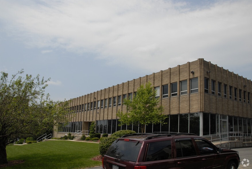 831 James St, Syracuse, NY for lease - Building Photo - Image 2 of 34