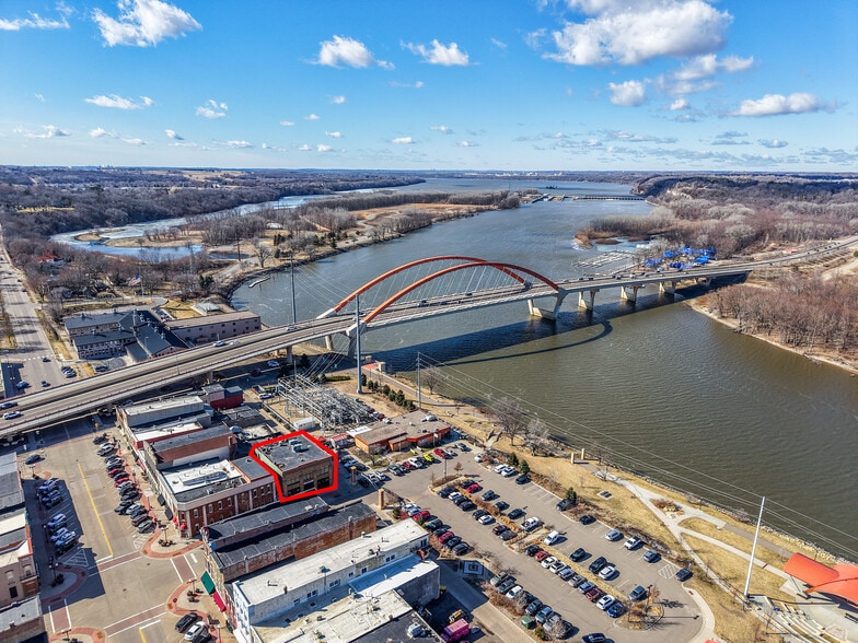 100 Sibley St, Hastings, MN à vendre - Photo du bâtiment - Image 2 de 27
