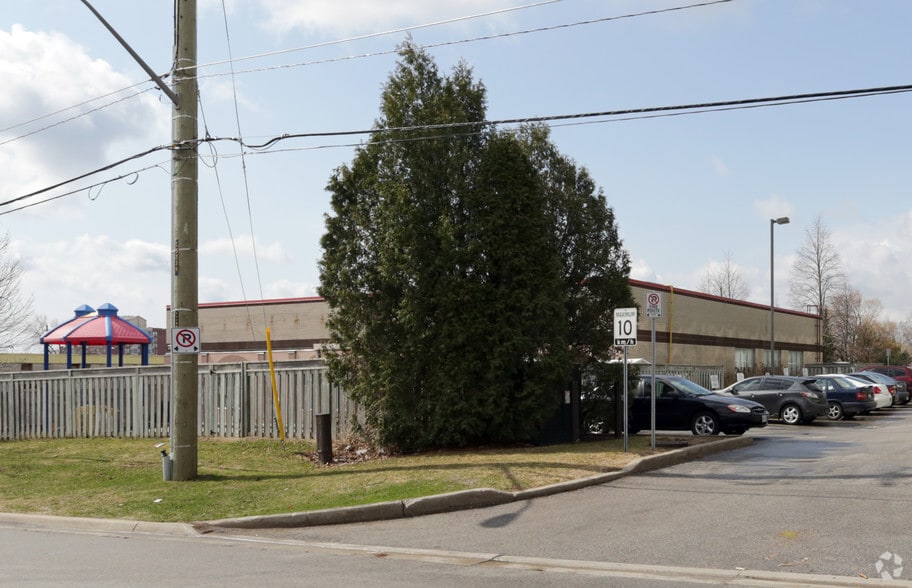 580 Argus Rd, Oakville, ON for sale - Building Photo - Image 2 of 3