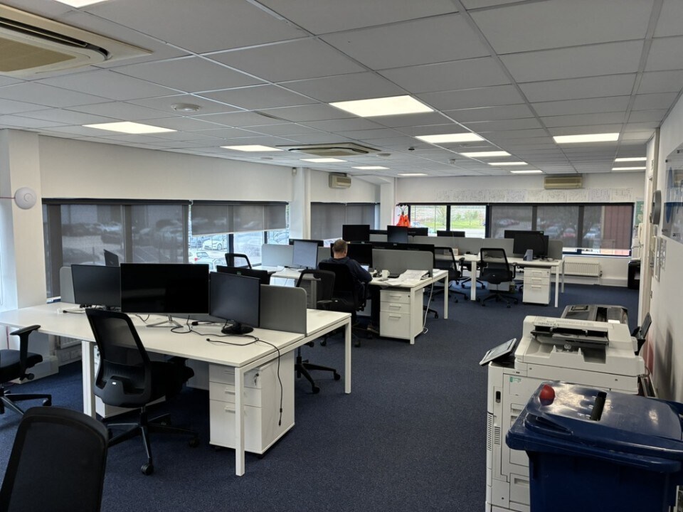 Trafalgar Way, Bar Hill for lease Interior Photo- Image 1 of 4