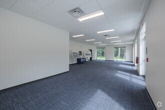 410 Tradeport Dr, Summerville, SC for lease Interior Photo- Image 2 of 12