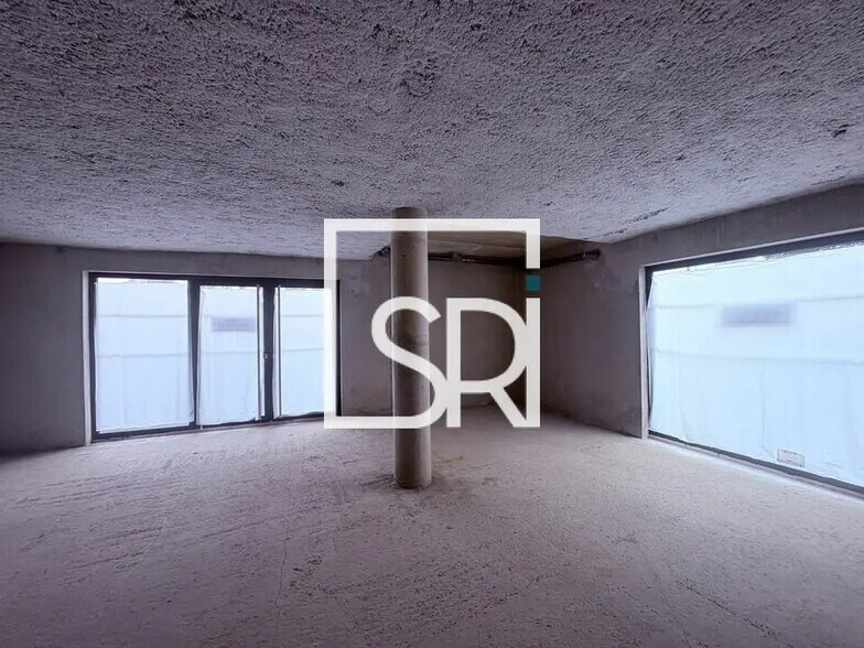 Office in Clermont-Ferrand for lease - Interior Photo - Image 1 of 10