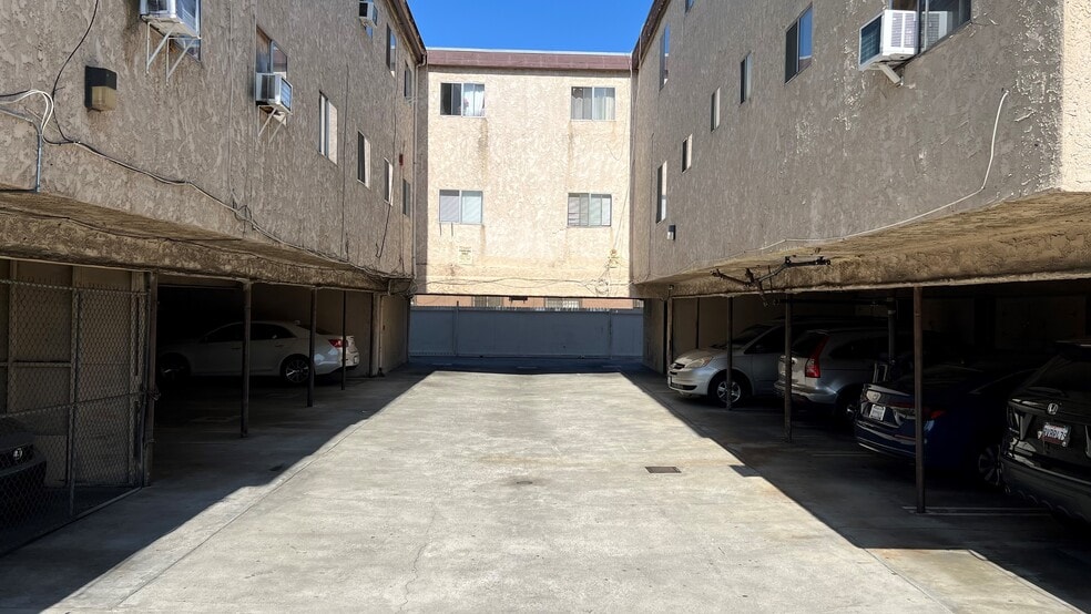 7001-7005 S Main St, Los Angeles, CA for sale - Building Photo - Image 3 of 15