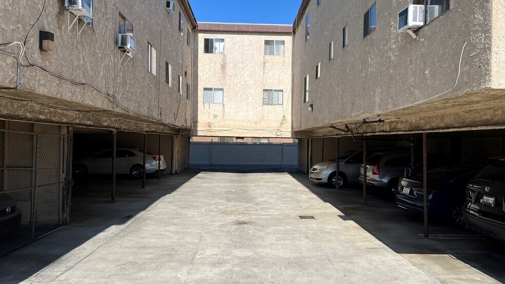 7001-7005 S Main St, Los Angeles, CA à vendre - Photo du bâtiment - Image 3 de 15