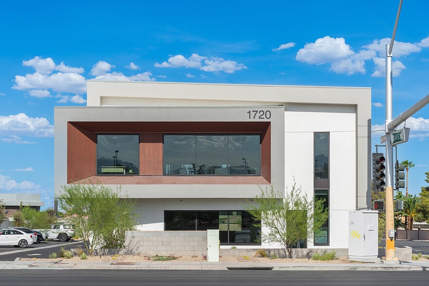 1720 S Buffalo Dr, Las Vegas, NV à louer - Photo du bâtiment - Image 2 de 3