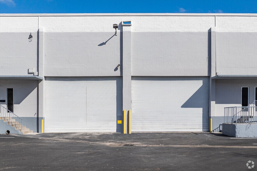 1601-1629 NW 82nd Ave, Doral, FL for lease - Building Photo - Image 2 of 2