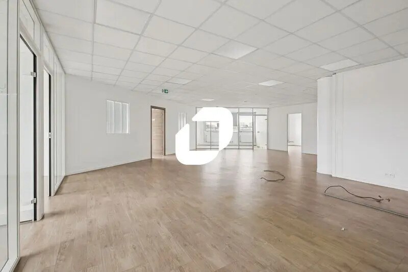 Flex in Nanterre for lease - Building Photo - Image 2 of 14