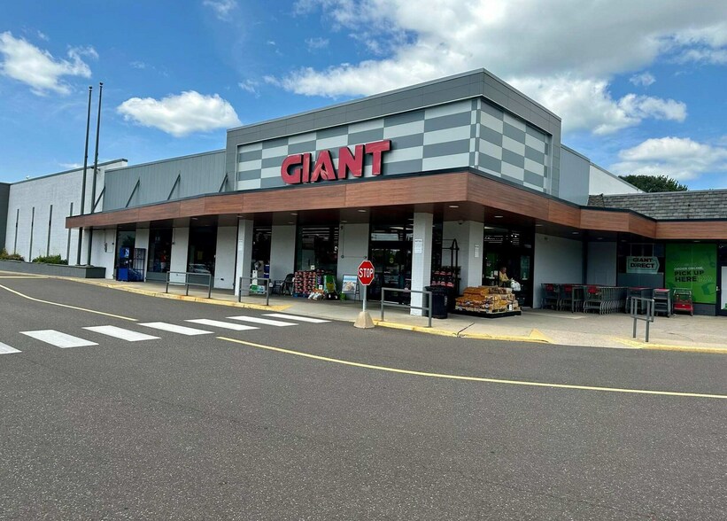 426 Town Ctr, New Britain, PA à louer - Photo du bâtiment - Image 3 de 6