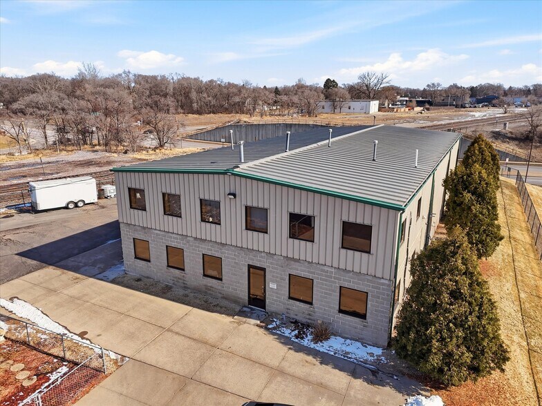 617 Pierce St., Anoka portefeuille de 2 propriétés à vendre sur LoopNet.ca - Photo du bâtiment - Image 3 de 25