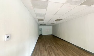 20812 Ventura Blvd, Woodland Hills, CA for lease Interior Photo- Image 1 of 2