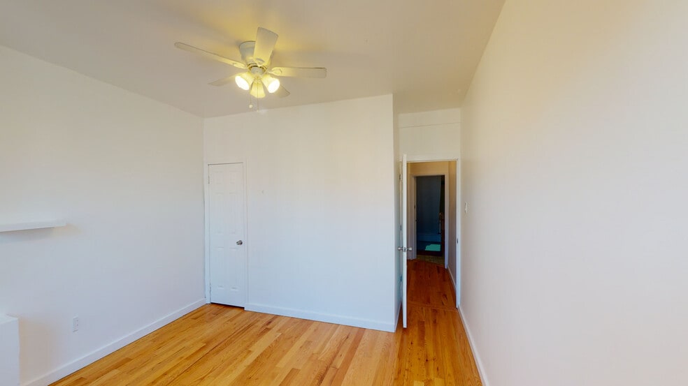 46 Sutton St, Brooklyn, NY for sale - Interior Photo - Image 3 of 25