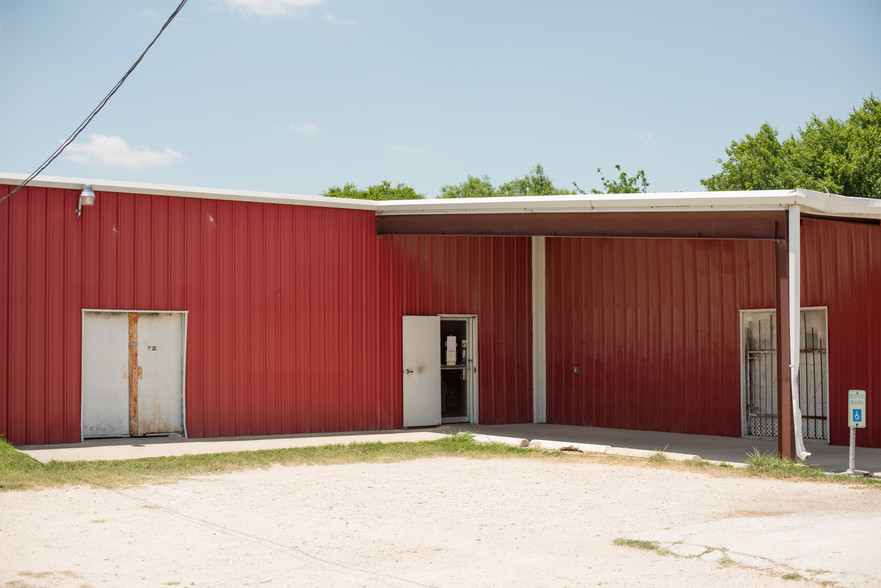 19821 State Highway 16, Von Ormy, TX à vendre - Photo principale - Image 1 de 1