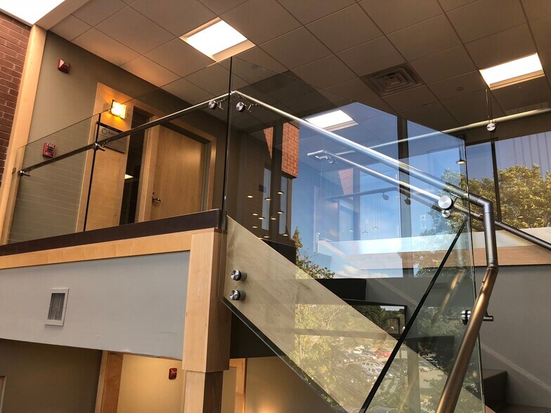 86 Baker Ave Ext, Concord, MA for lease - Interior Photo - Image 3 of 11