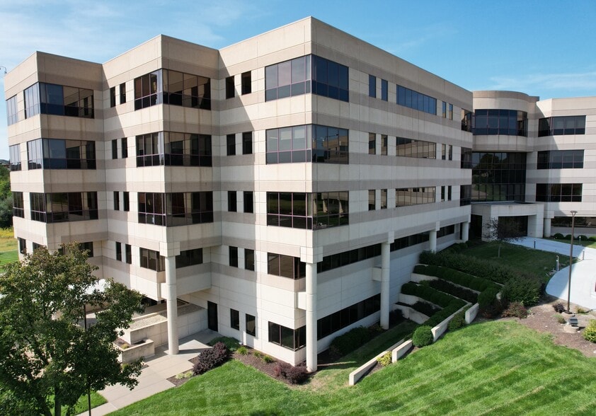 2627 KFB Plz, Manhattan, KS for lease - Building Photo - Image 2 of 12