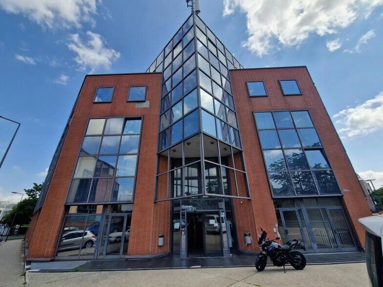 Bureau dans Cergy à louer - Photo du bâtiment - Image 1 de 14