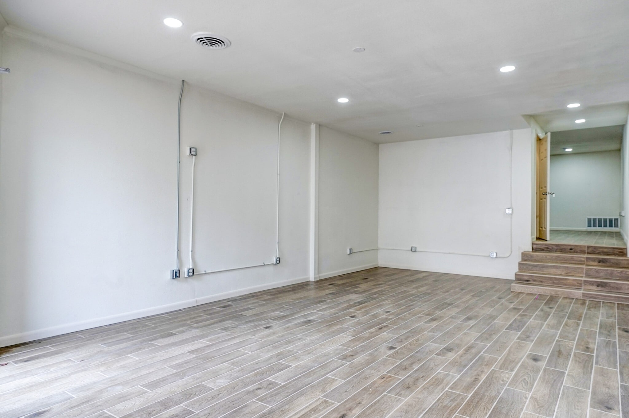 406 N State Line Ave, Texarkana, AR for lease Interior Photo- Image 1 of 12