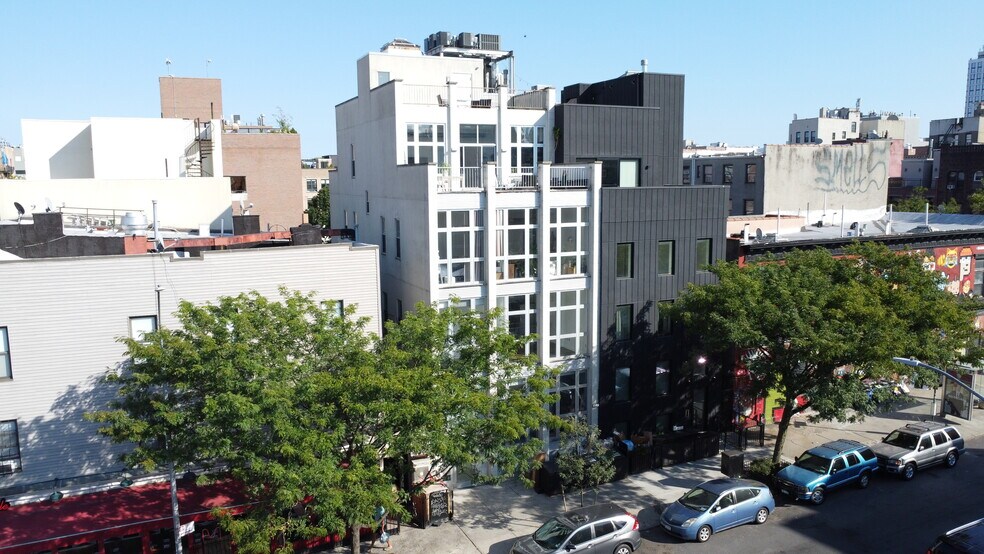 161 Roebling St, Brooklyn, NY for sale - Building Photo - Image 1 of 7