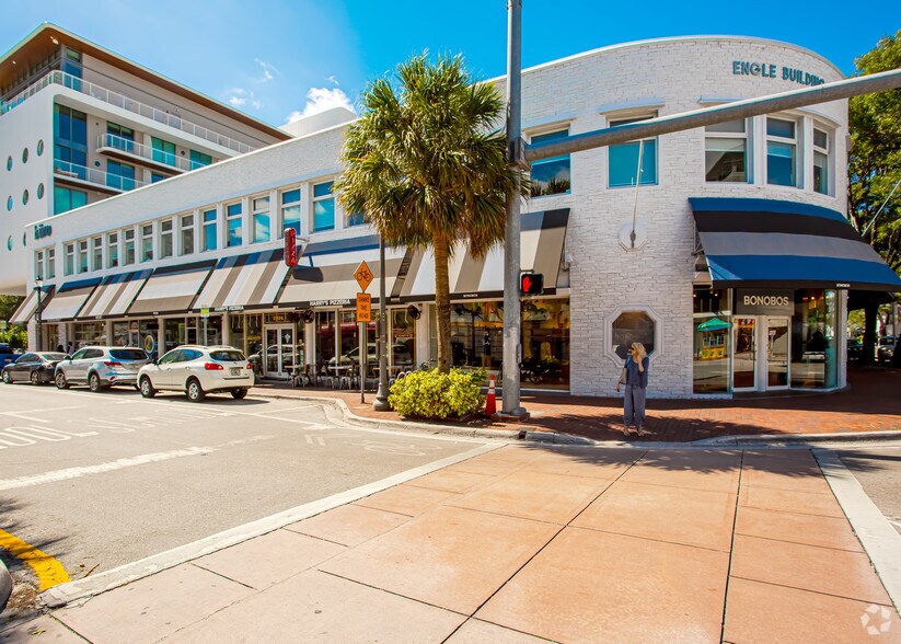 2980-3000 McFarlane Rd, Coconut Grove, FL à louer - Photo du bâtiment - Image 2 de 9