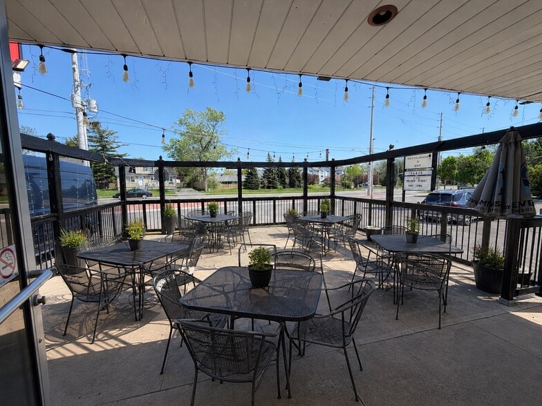 547 Ontario St, St Catharines, ON à louer - Photo du bâtiment - Image 3 de 11