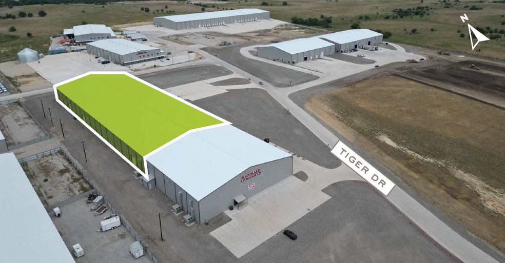 155 Tiger, Rhome, TX à louer - Photo du bâtiment - Image 3 de 6