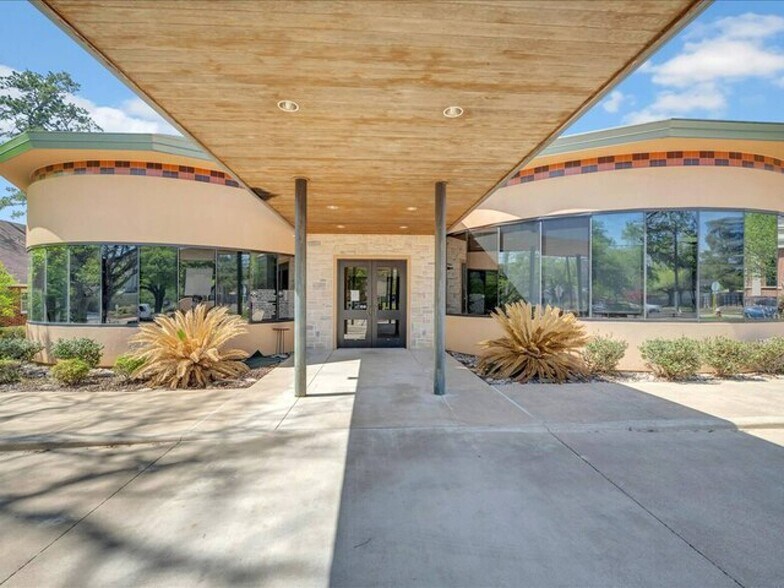 1225 N Mound St, Nacogdoches, TX à louer - Photo du bâtiment - Image 1 de 26