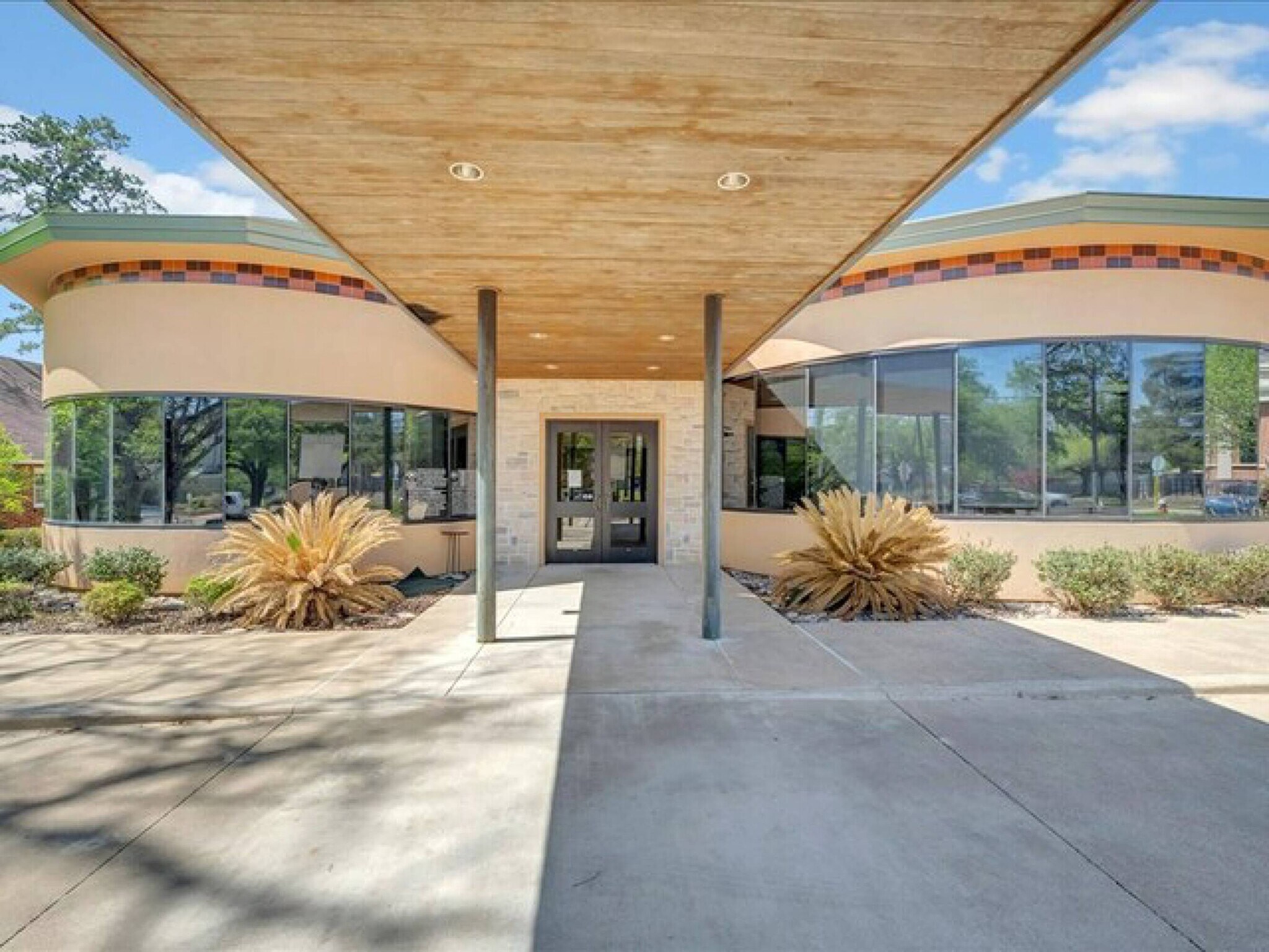 1225 N Mound St, Nacogdoches, TX à louer Photo du bâtiment- Image 1 de 27