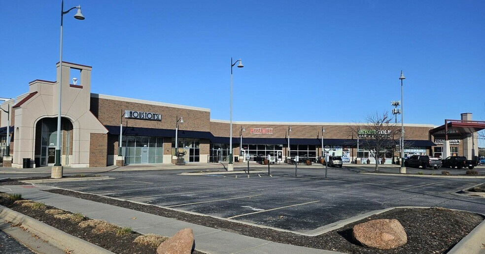 12040 McDermott Plz, La Vista, NE à louer - Photo du bâtiment - Image 2 de 5