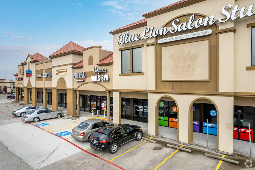 9515 W Broadway St, Pearland, TX for lease - Building Photo - Image 2 of 4