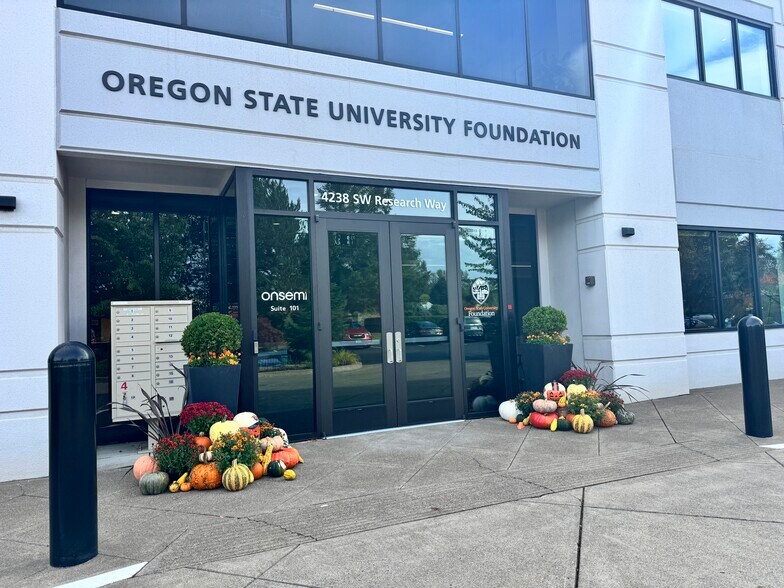 4238 SW Research Way, Corvallis, OR à louer - Photo du bâtiment - Image 2 de 14