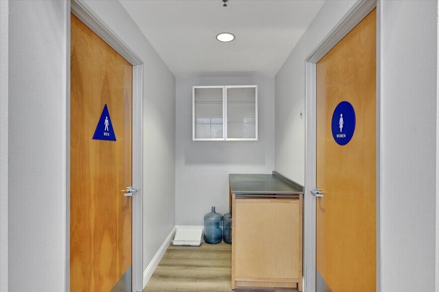 4690 Duckhorn Dr, Sacramento, CA à vendre - Photo du bâtiment - Image 3 de 18