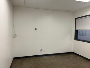 6700-6800 NE 59th Pl, Portland, OR for lease Building Photo- Image 2 of 11