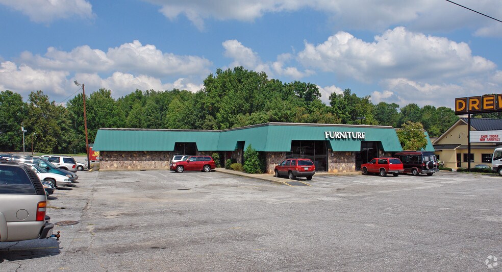 2705 Wade Hampton Blvd, Taylors, SC à louer - Photo principale - Image 1 de 4