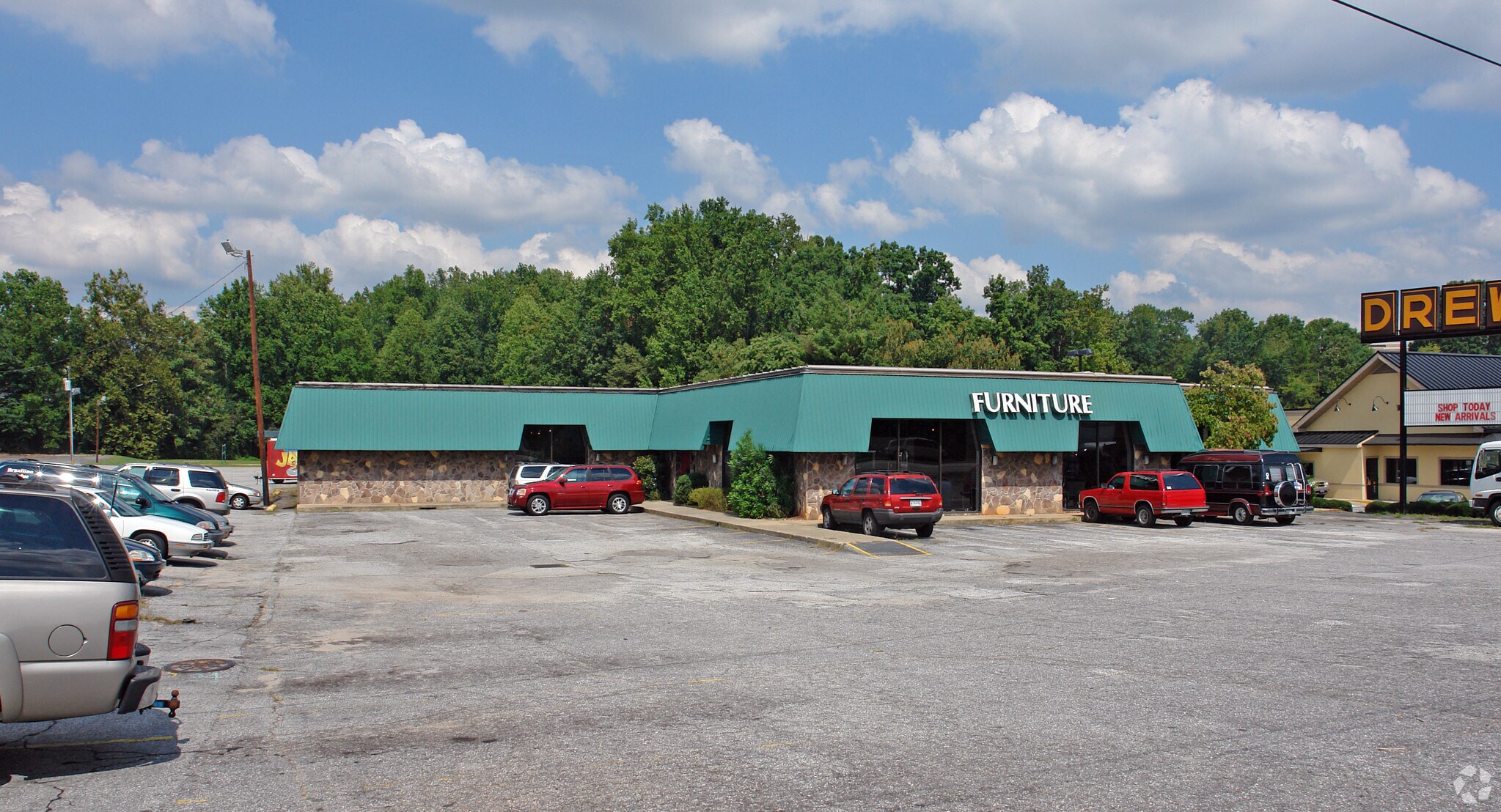 2705 Wade Hampton Blvd, Taylors, SC à louer Photo principale- Image 1 de 5