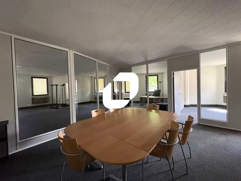 Route De L'orme Des Merisiers, Saint-Aubin for lease - Interior Photo - Image 2 of 17