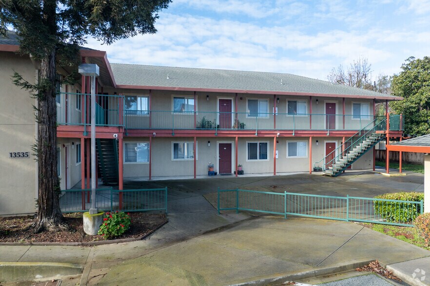 13535-13545 Monterey Rd, San Martin, CA à louer - Photo du bâtiment - Image 2 de 6