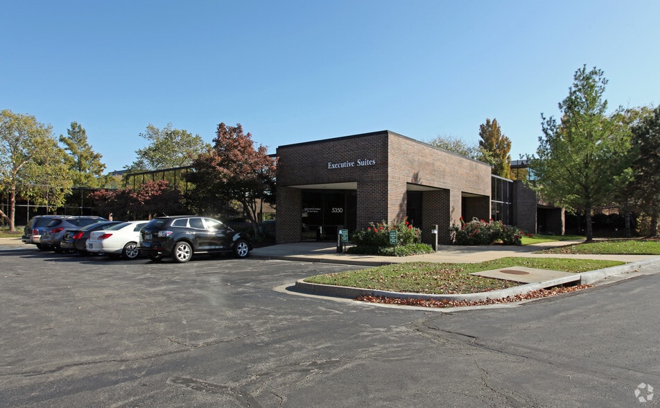 5350 College Blvd, Overland Park, KS for lease - Building Photo - Image 3 of 17