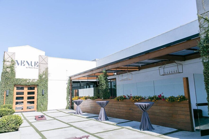 18582 Beach Blvd, Huntington Beach, CA à louer - Photo du bâtiment - Image 3 de 12