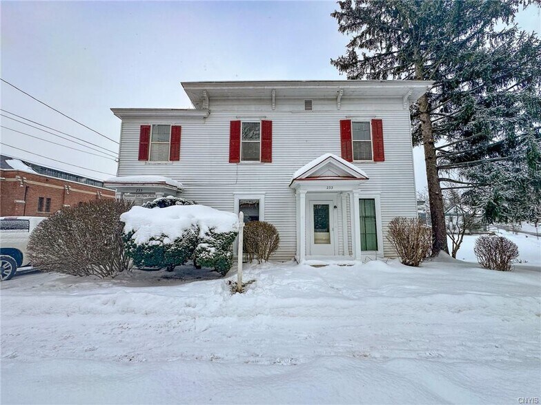 233 Cedar St, Oneida, NY for sale - Primary Photo - Image 1 of 11