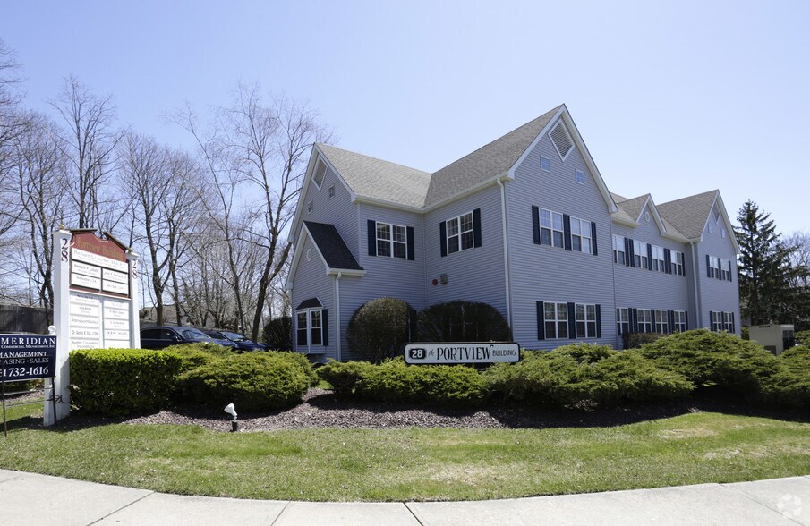 28 N Country Rd, Mount Sinai, NY à louer - Photo principale - Image 1 de 15