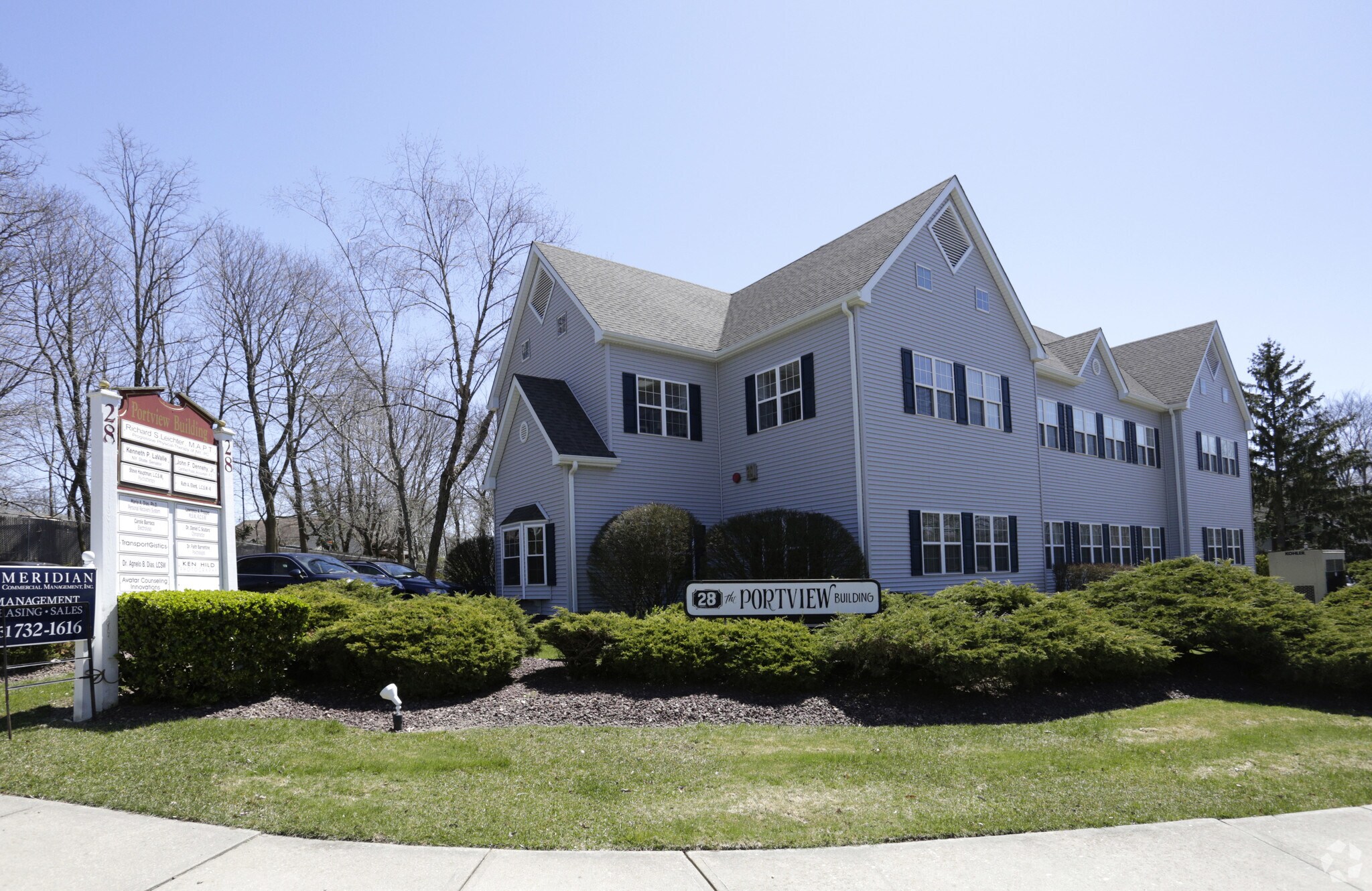 28 N Country Rd, Mount Sinai, NY à louer Photo principale- Image 1 de 16