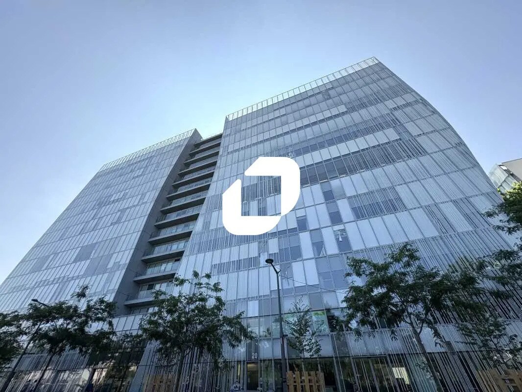 Retail in Lyon for lease Building Photo- Image 1 of 10